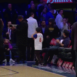 Kid's reaction after getting a high-five from Steph Curry