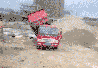 Truck driver gets thrown out of the truck