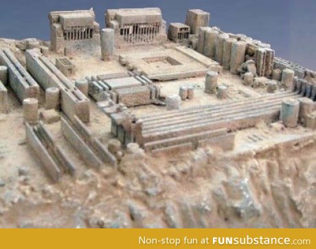 Old motherboard looks like ancient Greece