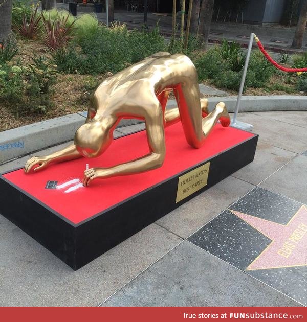 Soooo an Oscar snorting cocaine appeared in Hollywood...