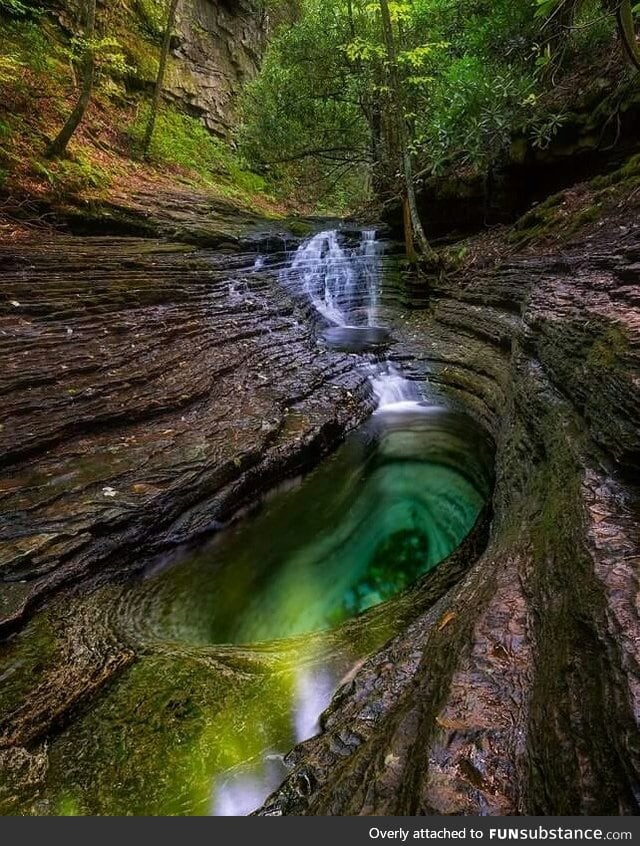 Devil's Bathtub Southwest Virginia