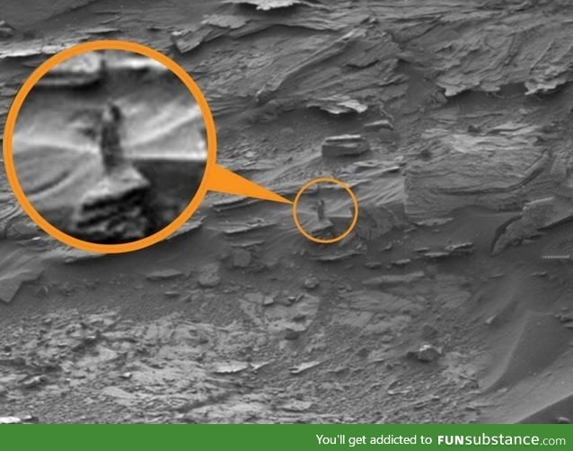 NASA's Mars Rover Spots Mysterious 'Dark Lady'
