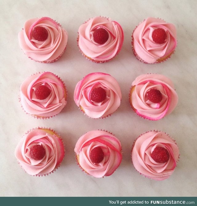 Lemon cupcakes with lemon/raspberry buttercream and raspberries