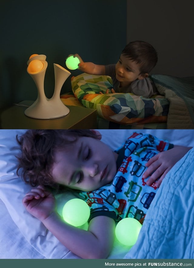 Portable glow in the dark ball lamp