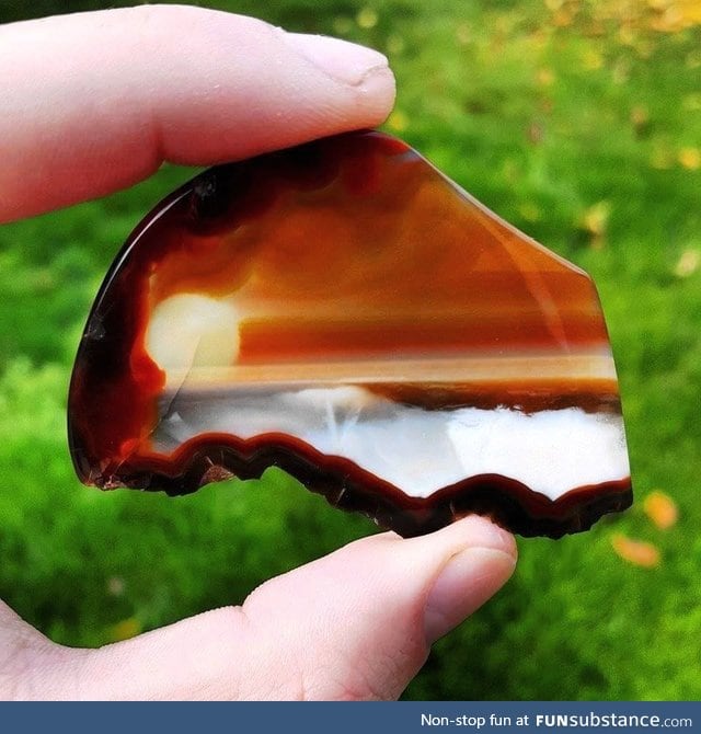 Colors in this piece of agate look like a sunset