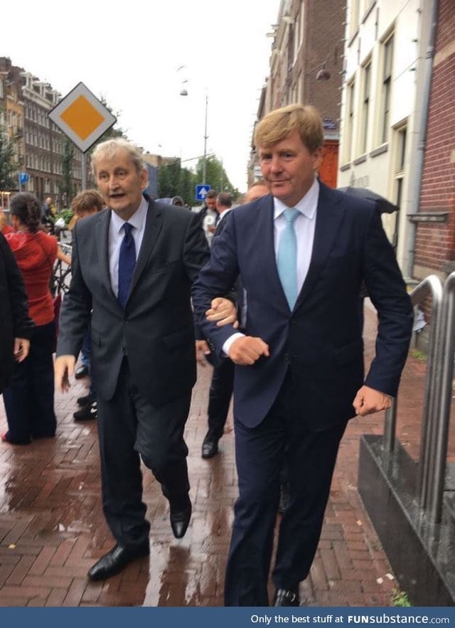 Dutch king supporting Amsterdam Mayor who suffers from lung cancer