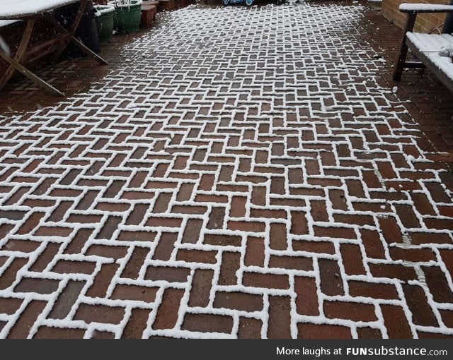The snow settled only in the cracks in between the bricks