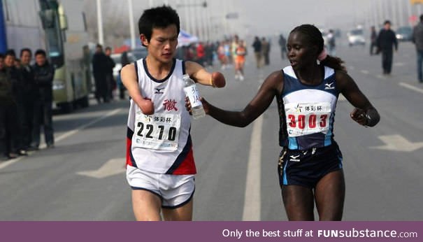 Jacqueline kiplimo helps a disabled runner finish a marathon in taiwan