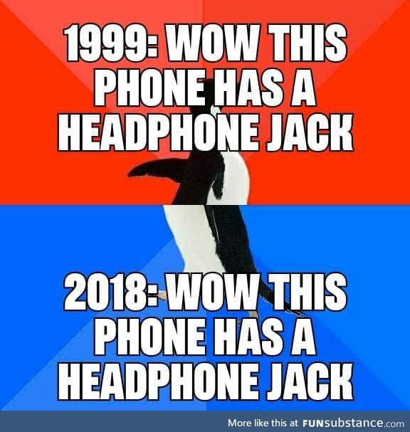 Headphone jack is a feature again