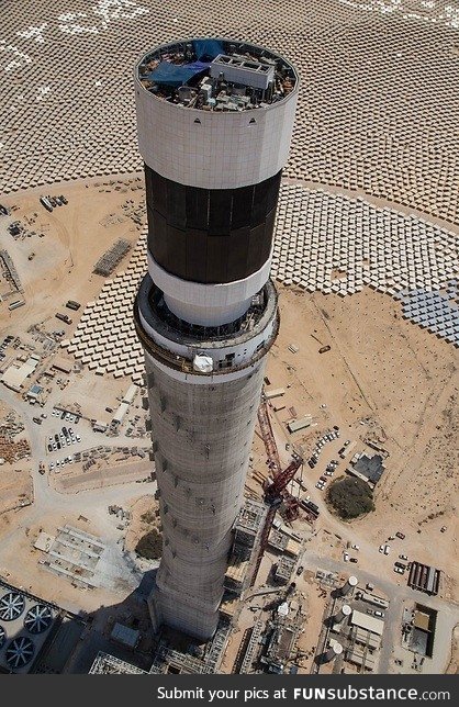 Israel is building one of the bigest solar powerplants in the world in negev desert
