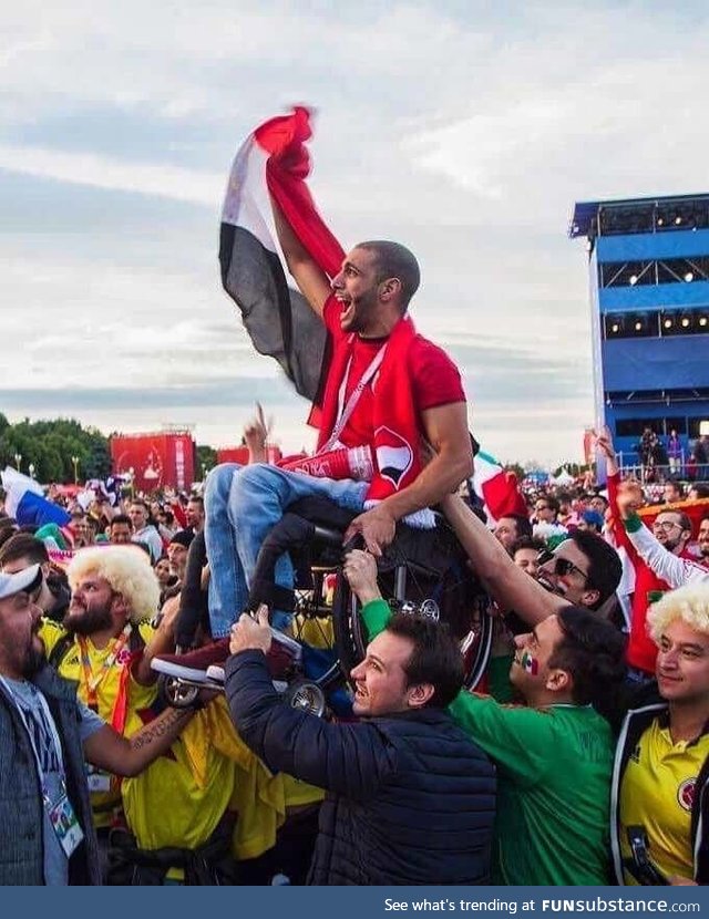Egyptian fan lifted by Mexican and Colombian fans so he could see his team play