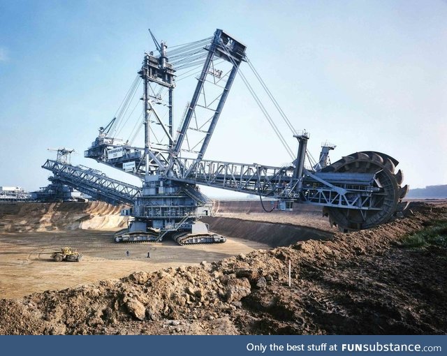 World Record for the biggest land machine: Bagger 288