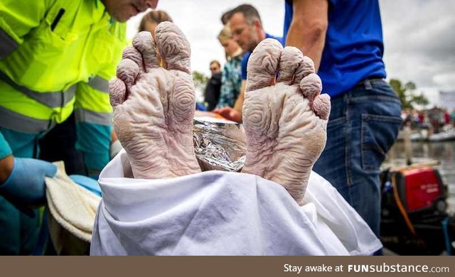 Feet from Dutch olympic swimming champion and cancer survivor Maarten van der Weijden
