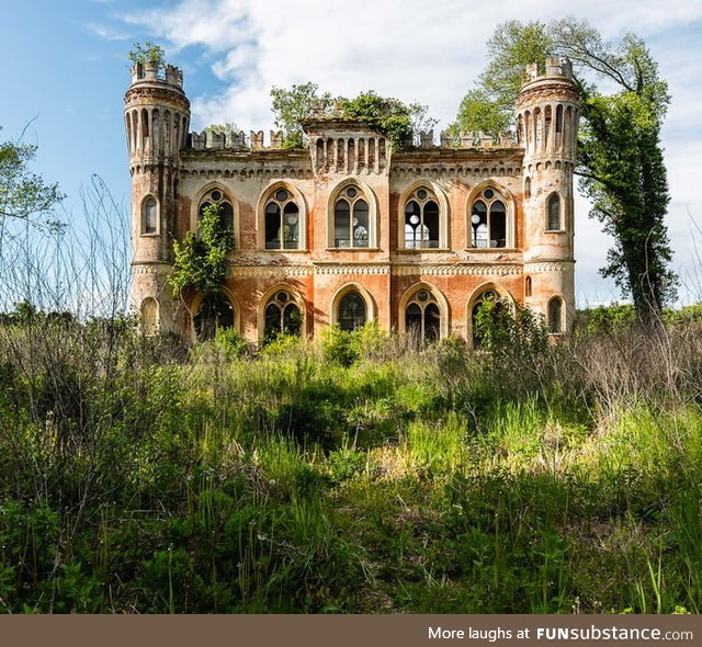Abandoned villa, Italy