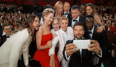 Behind the scenes GIF of Ellen's Oscar selfie