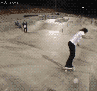 Skateboard fail in reverse