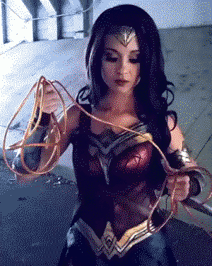Wonder Woman Cosplay with Brilliant Lasso Prop