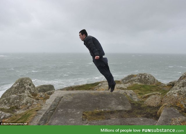 This is how strong wind blows at the coast of Britain