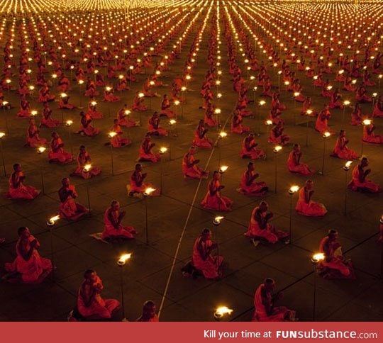 100,000 Monks Praying