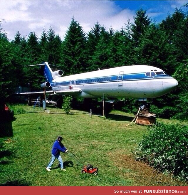 Man turns Boeing 727 into his home