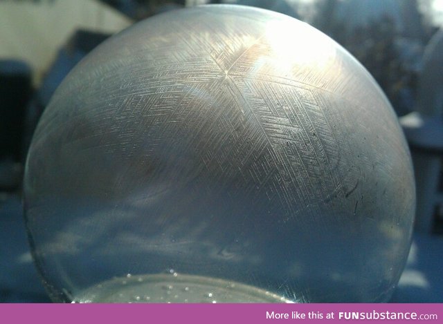 Surface of a frozen bubble