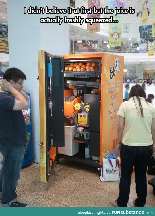 Freshly squeezed juice vending machine