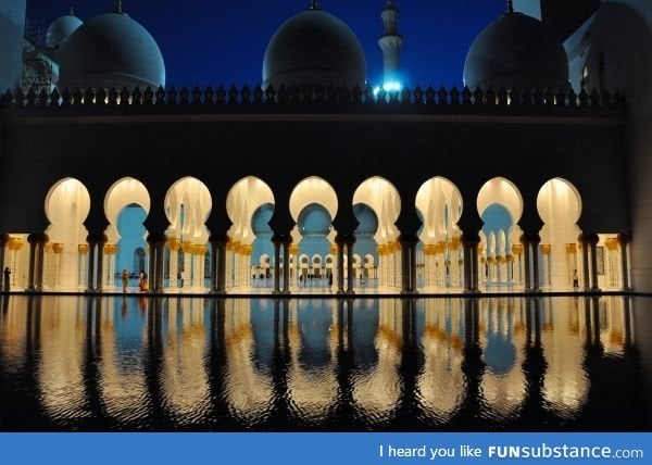 Abu Dhabi mosque at night