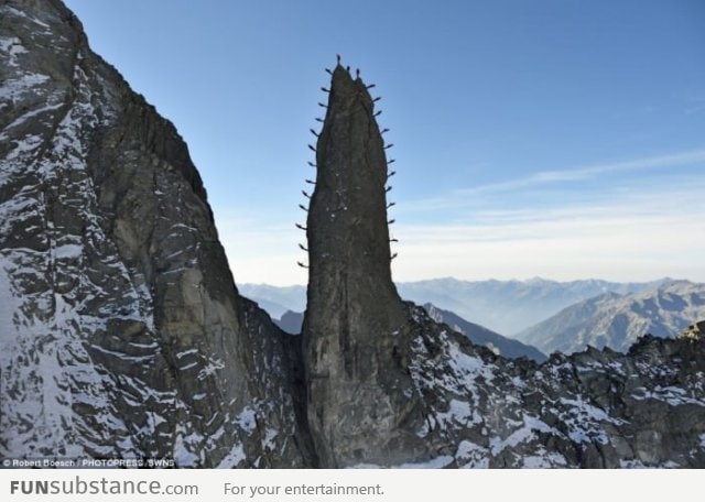 28 climbers posing on Cleopatra's Needle, Italy