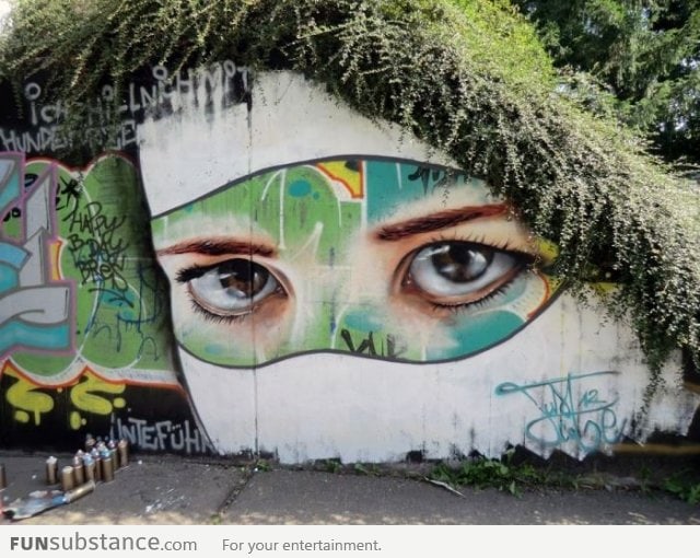 The most realistic eyes I've seen on a graffiti wall