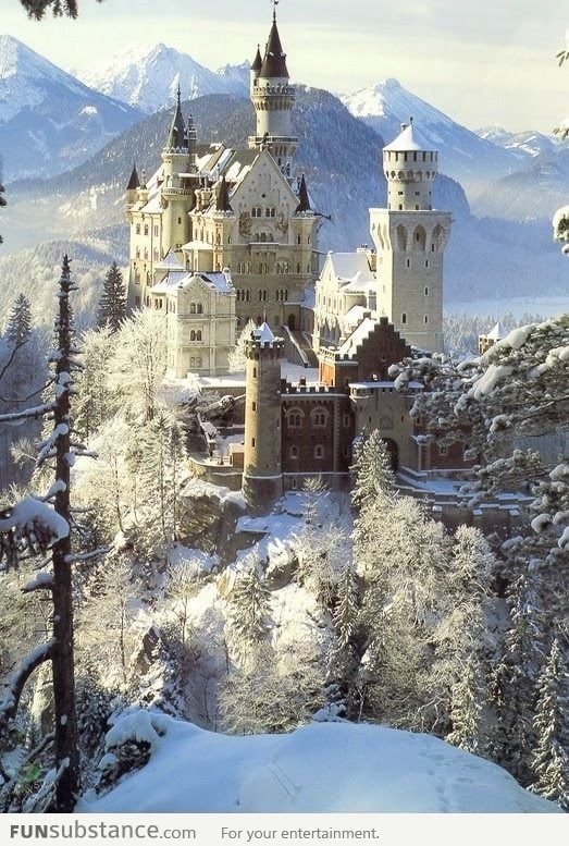 Sleeping Beauty's castle was inspired by this one in Germany