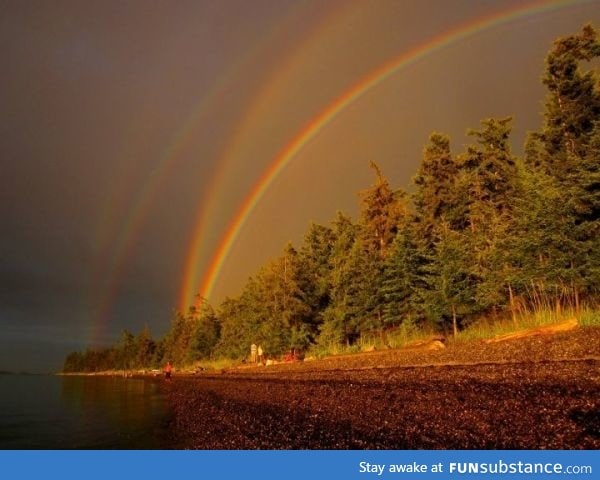 A quadruple rainbow