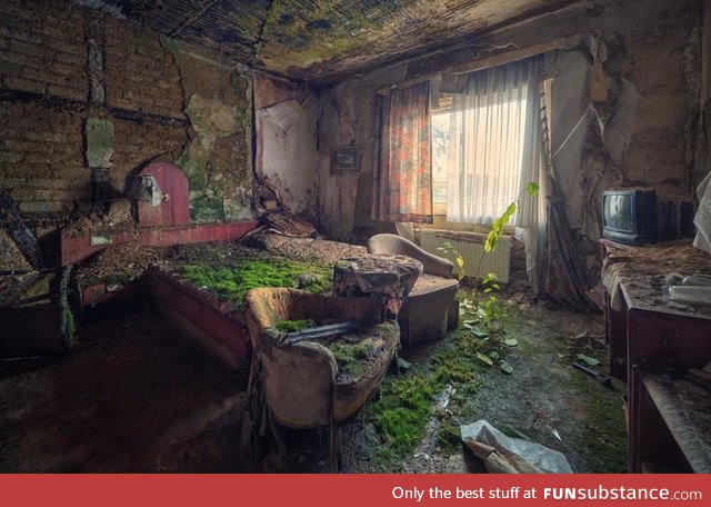 An abandoned hotel room in Detroit, MI