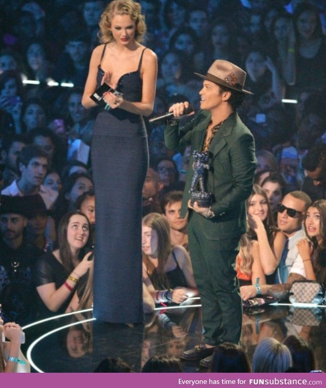 Taylor Swift vs Bruno Mars