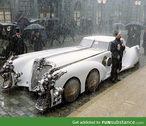 The most majestic car I've ever seen in movies