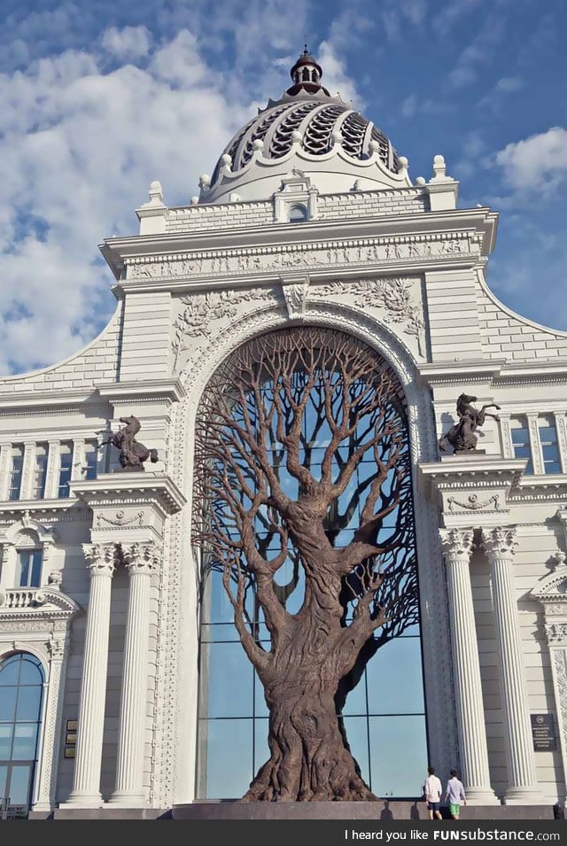Giant Iron Tree Built In Russia’s Ministry Of Agriculture To Cast Shadow Over Archway