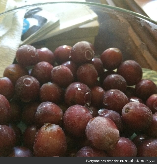Frozen Grapes. A healthy alternative to junk food.