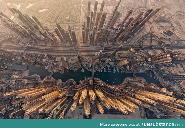 Bird's eye view of the Dubai Marina