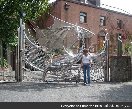 Spectacular dragon gate