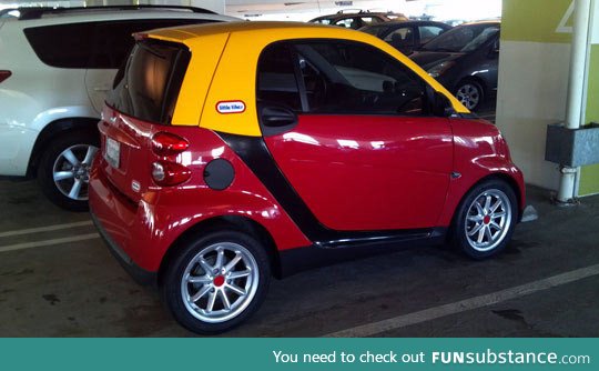 The perfect paint scheme for a smart car