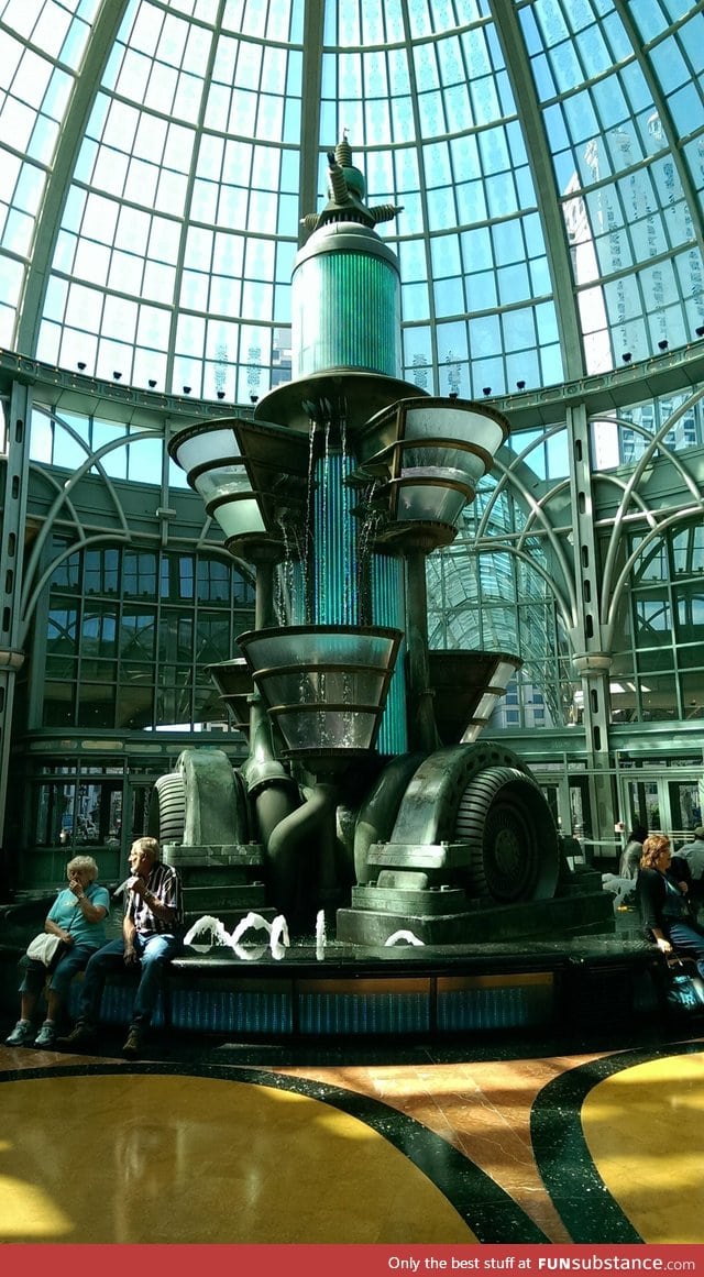 Looks like this fountain came straight out of Bioshock!