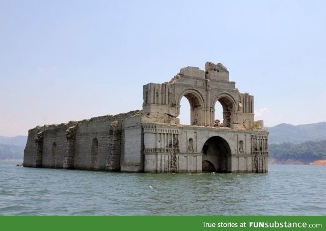 400 year old Mexican church emerged from a lake