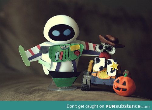 Eve and Wall-e as Buzz & Woody