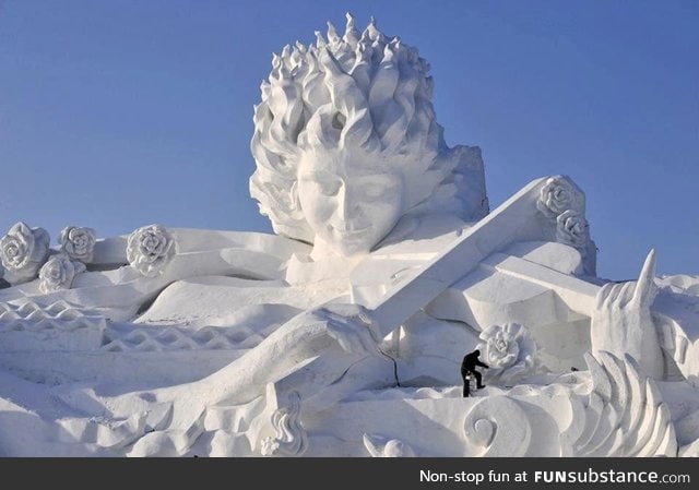 Unbelievable snow scupture