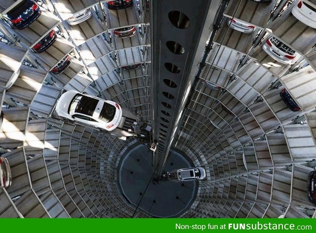 Volkswagen Car Parking Tower -Wolfsburg, Deutschland