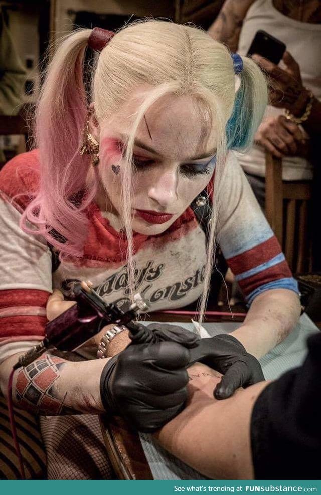 Margot Robbie tattoos director David Ayer on the set