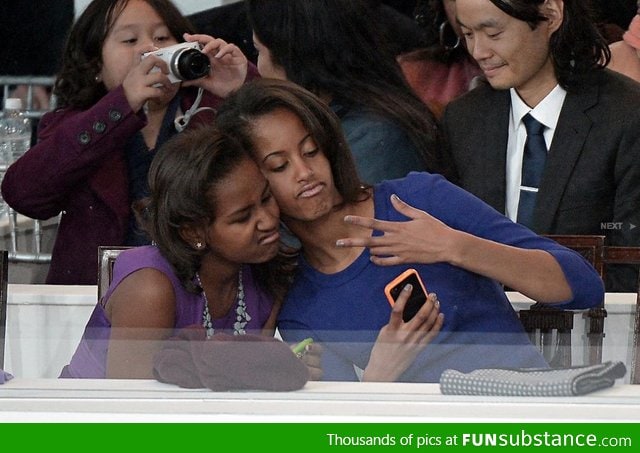 Sasha and Malia take a selfie during the Inaugural Parade