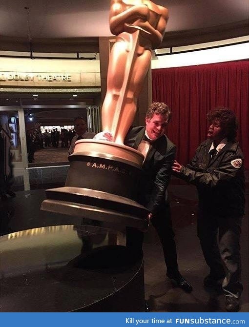 Mark Ruffalo just being Hulk at the Oscar's