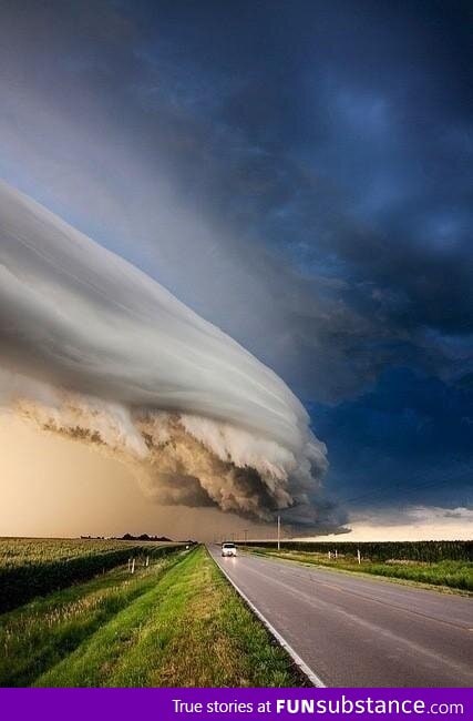 Arcus cloudNorth of Kerney, Nebraska