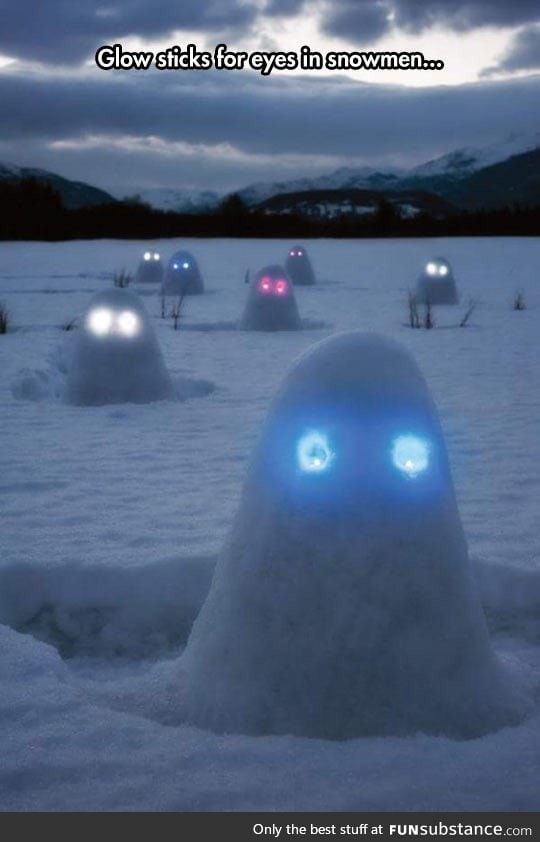 Using glow sticks as eye for snowmen is an awesome idea