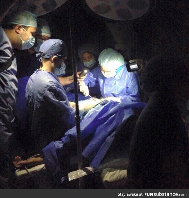 Heart surgery made in Venezuela yesterday with cellphone lights due to energy crisis